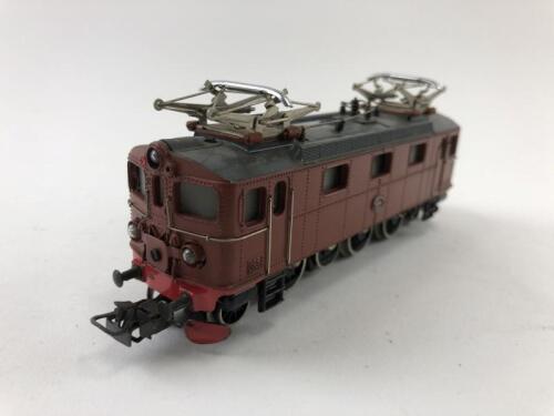 MARKLIN: A Marklin 3018 2-6-2 Swedish Electric locomotive (3 headlamps), circa 1958