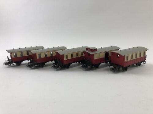 MARKLIN: Five Marklin Wagon Passenger Set 4107 & 4108, circa 1983