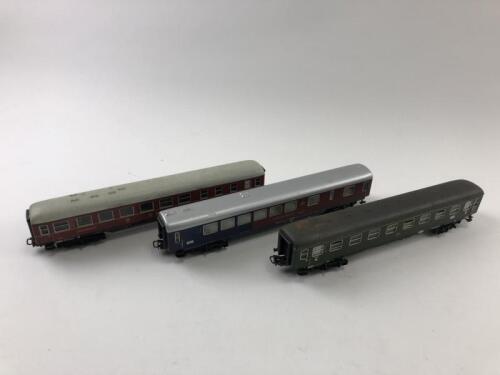 MARKLIN: Three Marklin express coaches with lighting, circa 1970