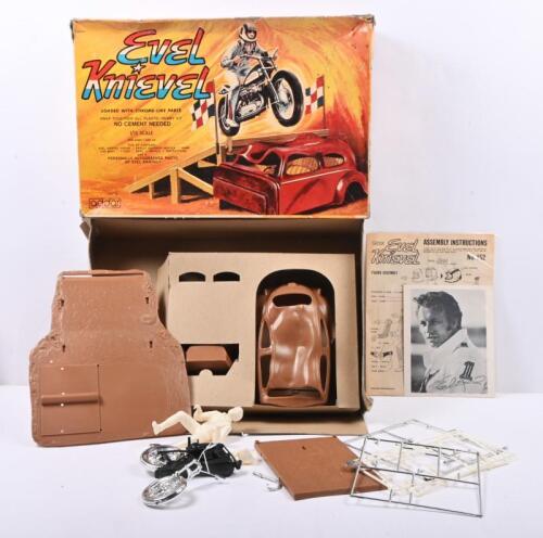 175 · EVEL KNIEVEL: A 1974 1/12 scale addar Evel Knievel' plastic kit (NO.152)