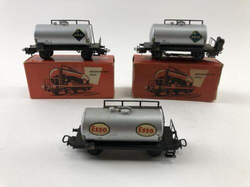 MARKLIN: Thee Marklin four-wheel tanker wagons