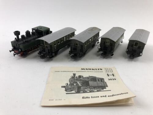 MARKLIN: A Marlin 3807 tank engine and four 4040 carriages