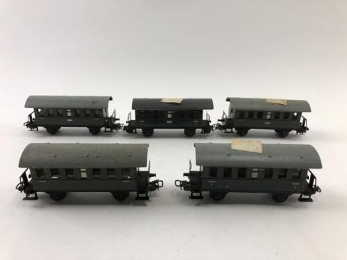 MARKLIN: Five Marklin passenger carriages, circa 1960