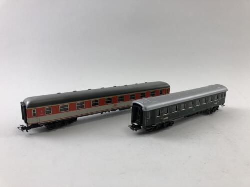MARKLIN: Two Marklin passenger coaches, circa 1973
