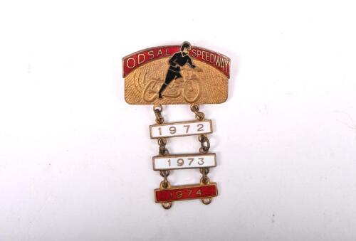 ODSAL SPEEDWAY: A nice small enameled Odsal Speedway pin with hanging consecutive year labels '1972-1973-1974' by W Reeves & Co Ltd 30 Tenby St Birmingham