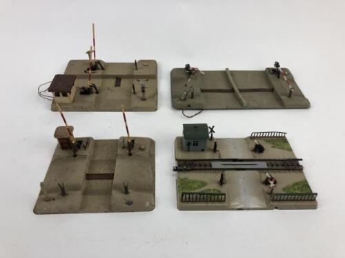 MARKLIN: Four Marklin boom gates