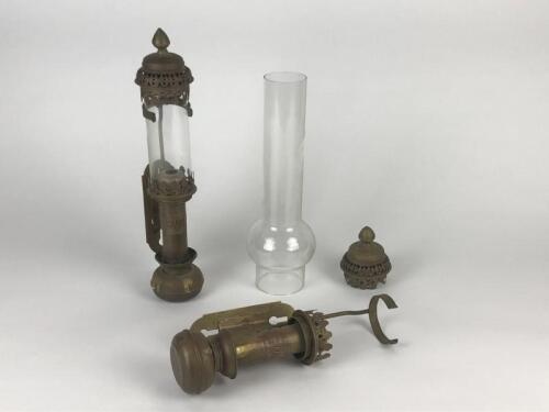 GWR: A pair of brass paraffin oil carriage lamps as used by the Great Western Railway, circa late 19th century, one glass replaced