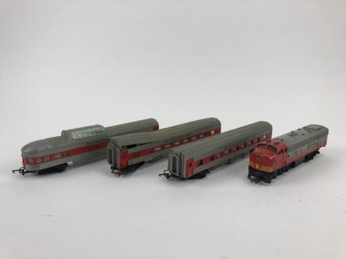 TRIANG: A Triang 00 gauge Transcontinental set, comprising of a diesel locomotive, two coaches and a observation car