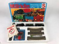 MARKLIN: A Marklin 2924 (2920) passenger starter set, boxed