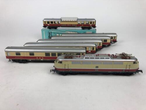 MARKLIN: A Marklin Tee Co-Co E03002 0-6-6-0 Locomotive and six coaches