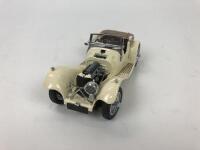 FRANKLIN MINT: Two 1:24 scale models. Jaguar and Rolls-Royce - 5