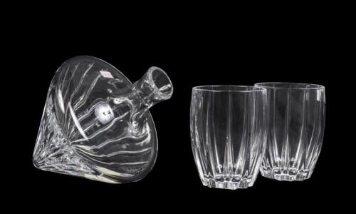 A Stuart Crystal side rest cust glass decanter with stopper, with two glasses in original box