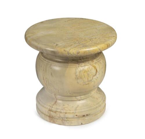 A low marble pedestal, 29cm high, 30.5cm diameter