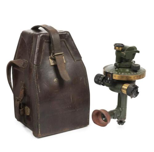 WW2 Australian army issued 25 Pdr&nbsp;field gun No. 107 dial sight in leather case&nbsp;