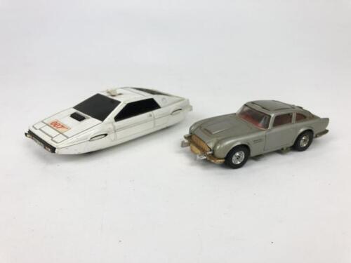 BOND/CORGI: Two 1:43 scale James Bond Corgi models