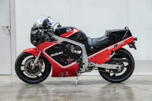 28 · 1987 Suzuki GSX - R1100H Motorcycle - [Cheltenham ]