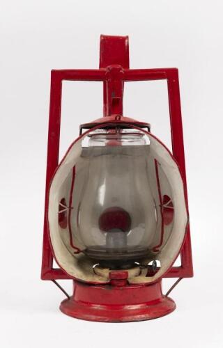 DIETZ LANTERN: An early Dietz 'Protector Trackwalker' Railroad lantern, made in New York USA, patented Jan 28-1909.Painted red.