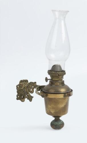 OIL LAMP: A antique oil lamp by Sherwood Ltd Birmingham England with swivel mounting bracket