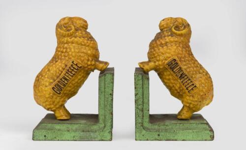 GOLDEN FLEECE: A set of reproduction 'Golden Fleece' cast iron Ram book ends. 9cm wide, 8cm deep, 14cm high each