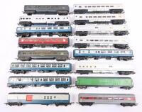 MODEL RAILWAY: A large collection of 'OO' gauge&nbsp;locomotives, carriages&nbsp;and wagons. - 7