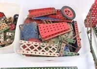 MECCANO: A large collection of &nbsp;'Meccano' parts. - 4