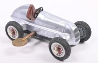 SCHUCO MERCEDES BENZ: A modern re-released Schuco&nbsp;Studio Mercedes&nbsp;Benz wind up toy, #7 silver. Approx 14cm in length.&nbsp;