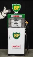 BP: A restored c1960s-1970s Wayne model 605 petrol bowser in BP livery, plastic BP shield logo globe affixed to top. Approx 184cm high