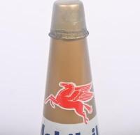 MOBIL: An original Mobiloil 'Special' tin top oil pourer with dust cap - 4
