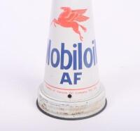 MOBIL: A original Mobiloil '40&nbsp;AF' grade tin top oil pourer complete with dust cap - 2