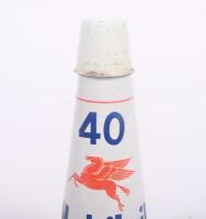 MOBIL: A original Mobiloil '40&nbsp;AF' grade tin top oil pourer complete with dust cap - 3