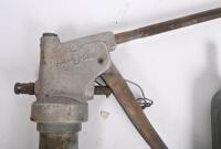 GREASE GUNS: A selection of grease guns and oil taps including Alemite Hydraulic Gun Model 6178 and others - 2