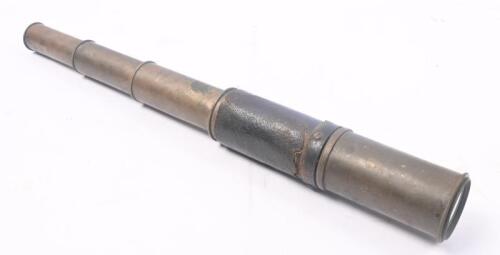 TELESCOPE: A small vintage brass telescope, approx 40cm long.