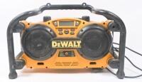 DEWALT: A Dewalt&nbsp;worksite combo radio/charger DC011 18v - 2