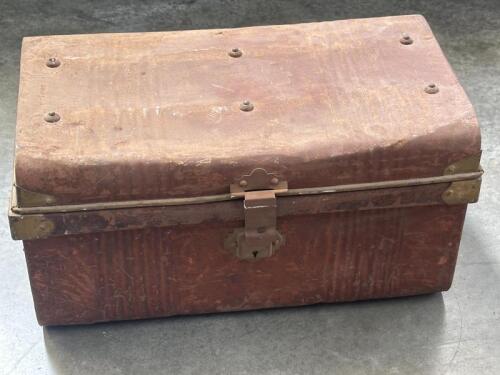 TRUNK: A vintage metal trunk, 56cm wide, 32cm deep, 29cm high.