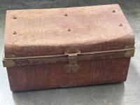 TRUNK: A vintage metal trunk, 56cm wide, 32cm deep, 29cm high.