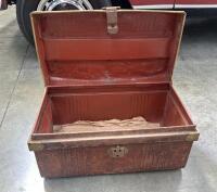 TRUNK: A vintage metal trunk, 56cm wide, 32cm deep, 29cm high. - 4