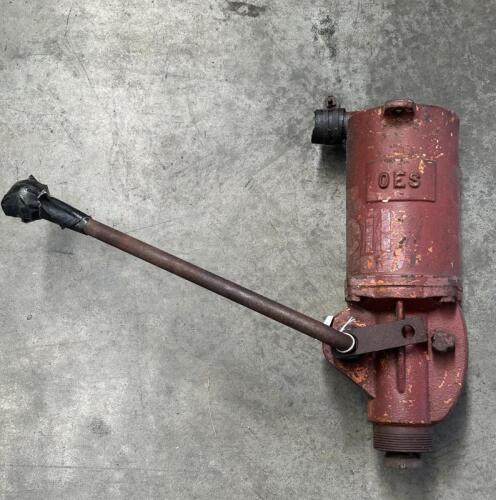 OIL PUMP: A OES oil pump with faded Mobil logo