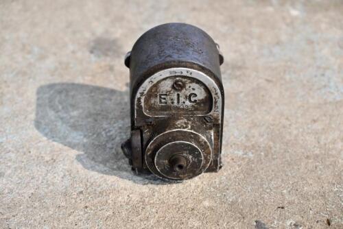 220 · DOUGLAS: A single Douglas magneto [Sydney]