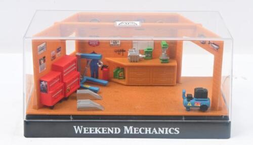 MOTOR MAX DIARAMA: 1 Motor Max Diarama of a "Weekebnd Mechanics" home garage workshop, clear boxed, no vehicle included.