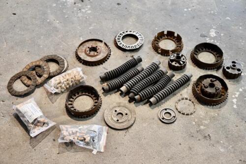 339 · CLUTCH: A group of miscellaneous??????? clutch parts [Sydney]