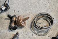 ENGINE: A group of miscellaneous motorcycle engine parts including valves, cams, lifters, sprockets [Sydney] - 5