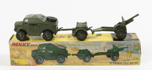 FIELD GUN SET: A Dinky Toys No. 697 25-Pounder Field Gun Set, made in England by Meccano Ltd