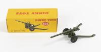 MEDIUM GUN: A Dinky Toys No.692 5.5 Medium Gun in original box, made in England by Meccano