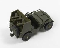 JEEP: A Dinky Toys No.828 Jeep Porte Fusees with original box and missiles, made in France by Meccano - 3