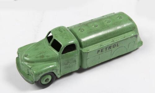 DINKY TOYS PETROL TANKER: A Dinky Toys petrol tanker, based on a Studebaker, green in colour, meccano ltd, made in England