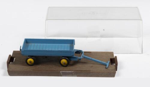 DINKY TOYS HAND CART TRAILER: A Dinky Toys hand cart trailer, finished in blue with yellow hubs, made in England, Meccano ltd