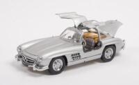 MERCEDES BENZ 300SL: A 1:24&nbsp;scale&nbsp;Franklin Mint Precision Models&nbsp;1954&nbsp;Mercedes-Benz 300SL Gullwing - 2