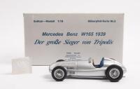 MERCEDES-BENZ: A 1:18 scale CMC 1939 W165 "Der Grosse Sieger von Tripolis" model race car, in box&nbsp;