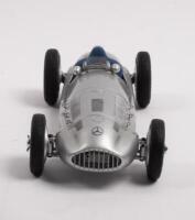 MERCEDES-BENZ: A 1:18 scale CMC 1939 W165 "Der Grosse Sieger von Tripolis" model race car, in box&nbsp; - 3