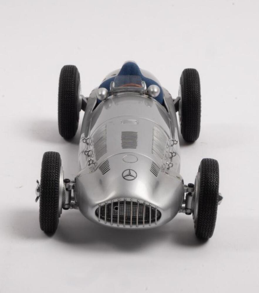 MERCEDES-BENZ: A 1:18 scale CMC 1939 W165 Der Grosse Sieger von